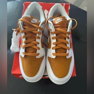 Brand new men’s Nike dunk low QS size 8
